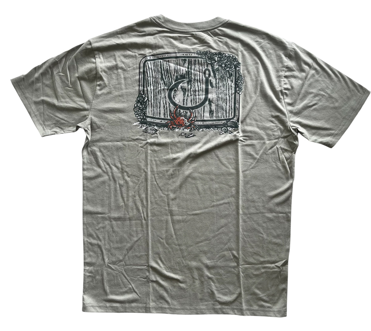 ICONIC DRIFTWOOD TEE SEAGRASS